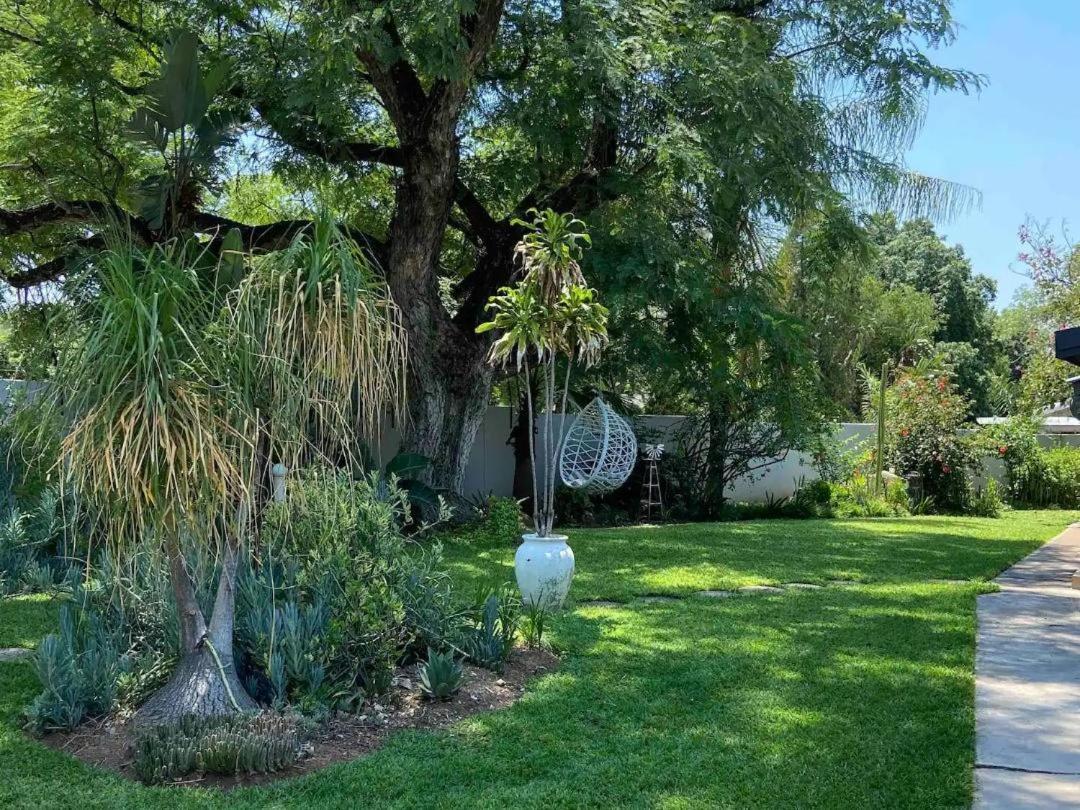 Monet Guesthouse Marble Hall Εξωτερικό φωτογραφία